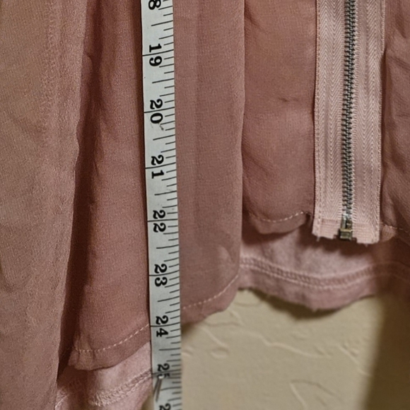 Ruffled Sleevless Blouse - Picture 7 of 7